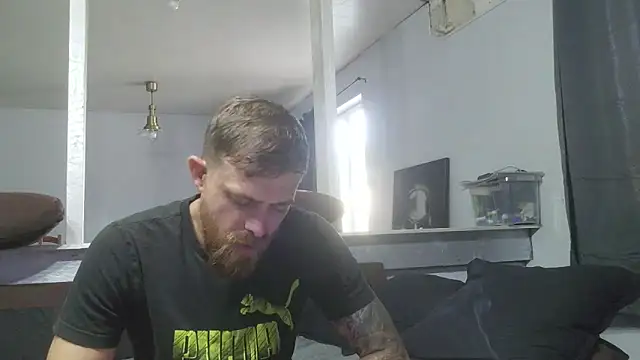 Snapshot of Bikerhot883hd chatting on June 7, 5:38 pm Bikerhot883hd online show from June 7, 5:38 pm