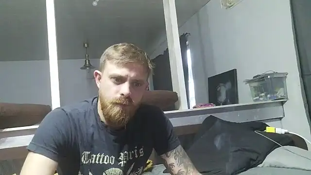 Snapshot of Bikerhot883hd chatting on June 15, 7:27 pm Bikerhot883hd online show from June 15, 7:27 pm
