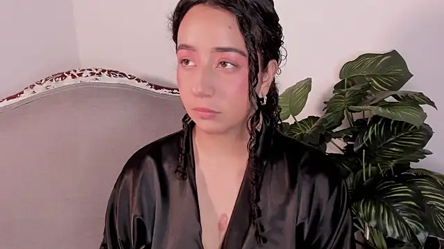 BellaSwwan online show from November 14, 1:43 pm