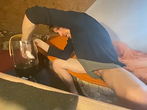 Salon1986 online show from September 17, 1:57 pm