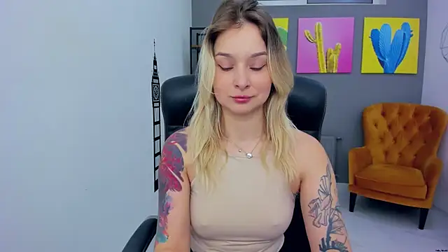 LilFleurish online show from April 13, 4:29 am