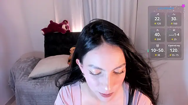 sarah saenz  online show from May 21, 5:36 am