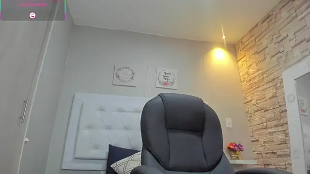 sweet  vanessa1 online show from December 18, 9:54 pm