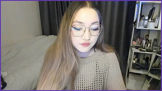 lyra x online show from October 12, 12:59 pm