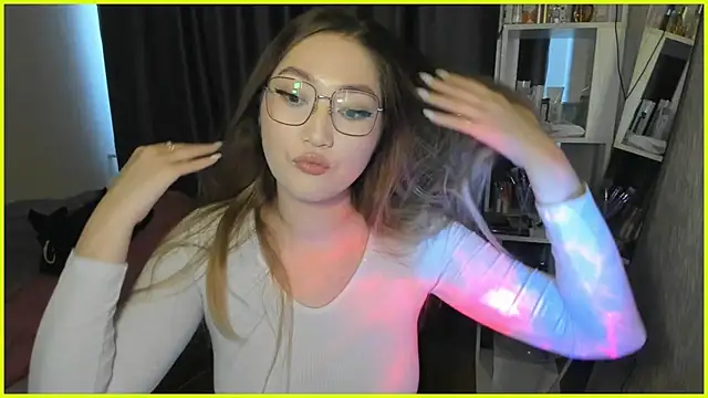 lyra x online show from October 27, 5:00 am