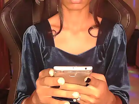 Snapshot of Simmi_Ji chatting on November 15, 8:00 am Simmi Ji online show from November 15, 8:00 am