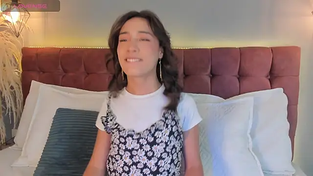 Snapshot of victoria_decapri chatting on November 23, 7:35 pm victoria decapri online show from November 23, 7:35 pm