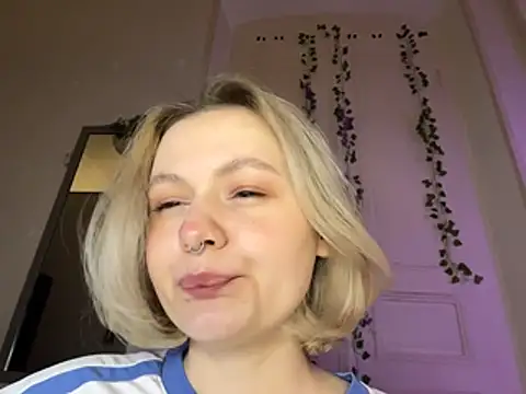 MoonIvy  online show from July 20, 8:11 pm