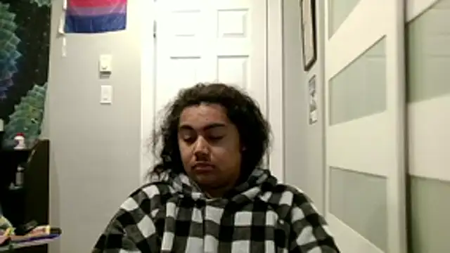 Snapshot of Bilover69 chatting on February 15, 5:37 am Bilover69 online show from February 15, 5:37 am