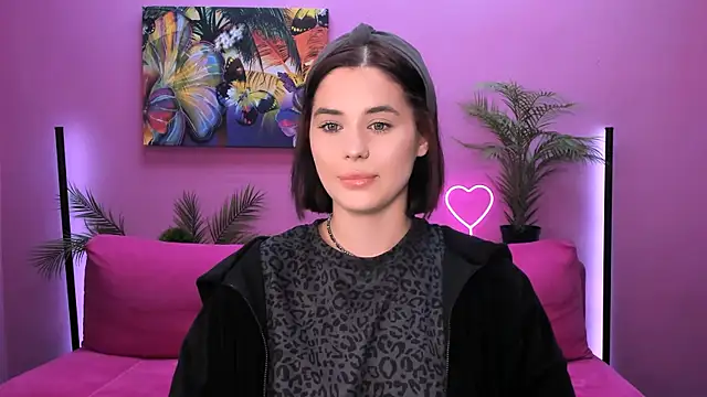 lil angel  online show from October 27, 9:02 am