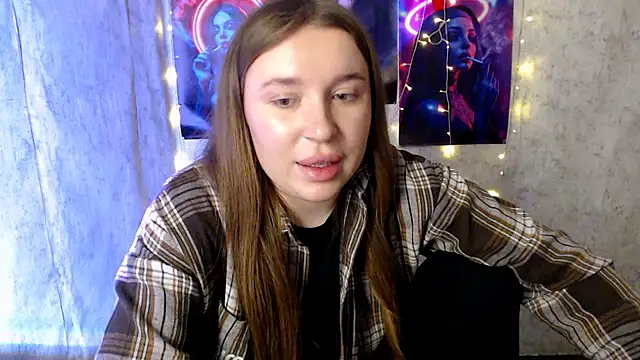 JuliaTopp  online show from February 16, 7:15 am