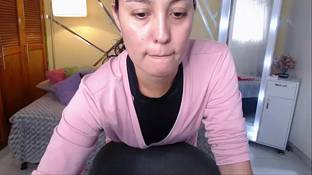 shirleyrojas online show from October 18, 7:47 pm