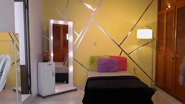 Snapshot of shirleyrojas chatting on November 20, 7:46 pm shirleyrojas online show from November 20, 7:46 pm