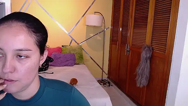 Snapshot of shirleyrojas chatting on January 10, 7:04 pm shirleyrojas online show from January 10, 7:04 pm