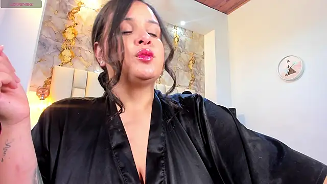 Snapshot of cloe_galee chatting on February 6, 5:12 am cloe galee online show from February 6, 5:12 am