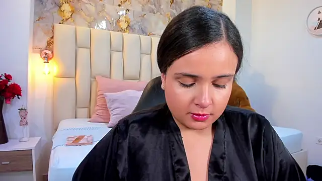 Snapshot of cloe_galee chatting on February 9, 4:38 am cloe galee online show from February 9, 4:38 am