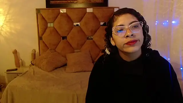 Snapshot of CATTALINAHOT chatting on February 10, 2:37 am CATTALINAHOT online show from February 10, 2:37 am