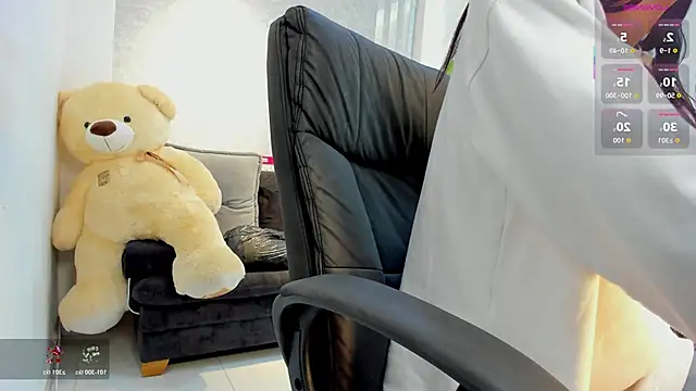 lily cash1 online show from April 4, 11:40 am