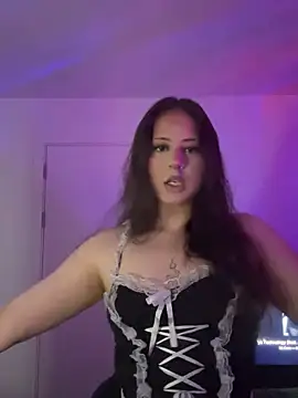 Snapshot of laylabliss chatting on November 24, 12:21 am laylabliss online show from November 24, 12:21 am