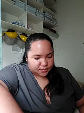 Snapshot of LianaCruzado chatting on May 2, 5:45 am LianaCruzado online show from May 2, 5:45 am