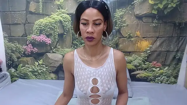Snapshot of GlowGoddessxx chatting on June 10, 6:45 am GlowGoddessxx online show from June 10, 6:45 am