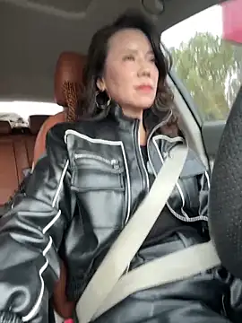 anna yngs online show from November 12, 7:42 am