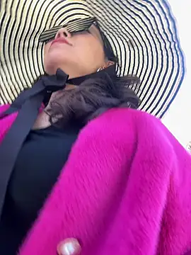 anna yngs online show from February 27, 5:40 am