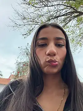 -juicy  online show from February 18, 10:39 pm