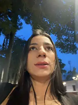 Snapshot of -juicy_ chatting on June 17, 11:27 pm -juicy online show from June 17, 11:27 pm