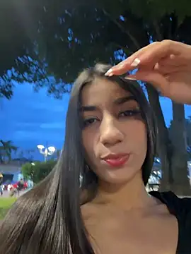 Snapshot of -juicy_ chatting on July 4, 11:22 pm -juicy online show from July 4, 11:22 pm