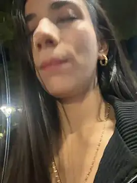 Snapshot of -juicy_ chatting on August 1, 11:47 pm -juicy online show from August 1, 11:47 pm