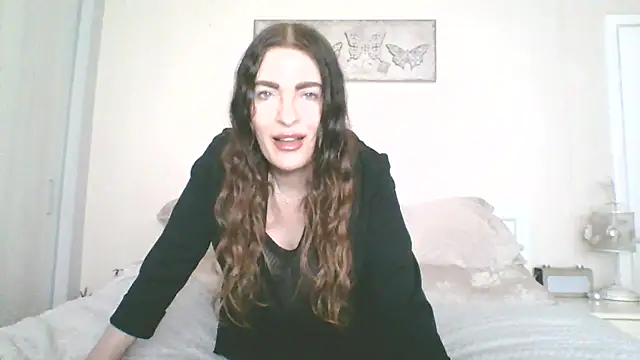 EllaKent online show from March 3, 3:40 pm