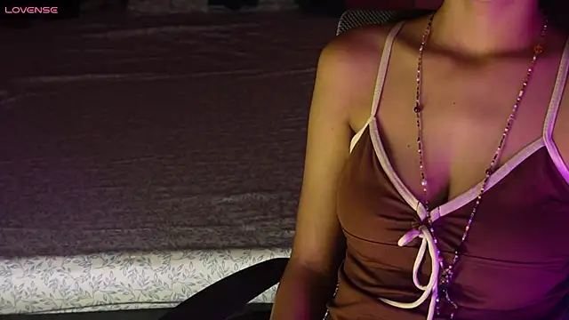 Snapshot of NidhiChandra chatting on October 27, 10:19 am NidhiChandra online show from October 27, 10:19 am