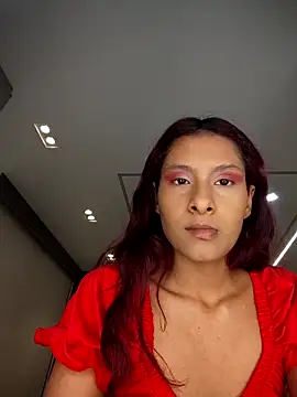 Snapshot of TharaMills chatting on November 8, 2:56 am TharaMills online show from November 8, 2:56 am