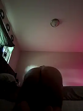 1n0nlythroat online show from September 19, 9:15 pm