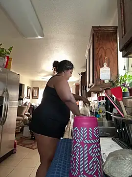 1n0nlythroat online show from September 21, 5:25 pm