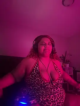Snapshot of 1n0nlythroat chatting on April 28, 7:52 pm 1n0nlythroat online show from April 28, 7:52 pm