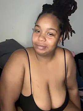 Snapshot of Thiccmamaa chatting on February 18, 9:33 pm Thiccmamaa online show from February 18, 9:33 pm
