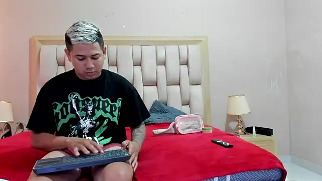 RihanandDrake online show from January 13, 2:44 pm