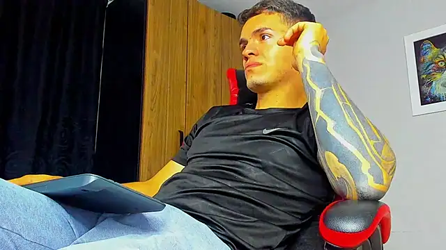 ALPHA DOMINUS  online show from October 7, 3:20 pm