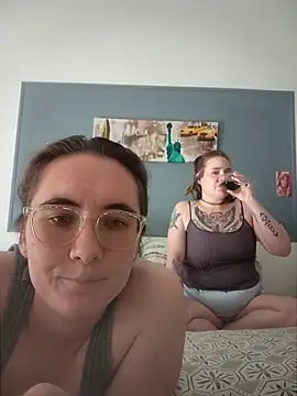 Snapshot of AndHerXO chatting on April 24, 3:47 pm AndHerXO online show from April 24, 3:47 pm