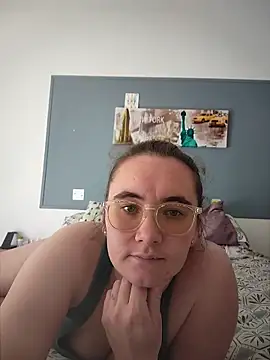 Snapshot of AndHerXO chatting on April 25, 3:31 pm AndHerXO online show from April 25, 3:31 pm