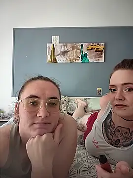 Snapshot of AndHerXO chatting on April 26, 2:37 pm AndHerXO online show from April 26, 2:37 pm