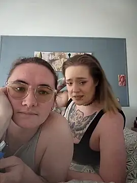 Snapshot of AndHerXO chatting on May 1, 3:05 pm AndHerXO online show from May 1, 3:05 pm
