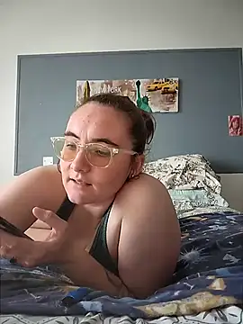 Snapshot of AndHerXO chatting on May 7, 11:37 am AndHerXO online show from May 7, 11:37 am