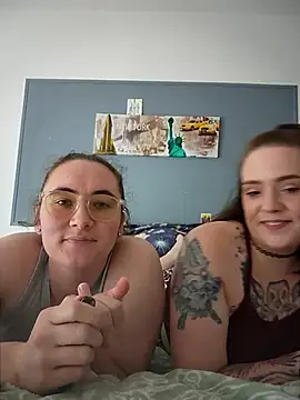 Snapshot of AndHerXO chatting on May 15, 4:03 pm AndHerXO online show from May 15, 4:03 pm