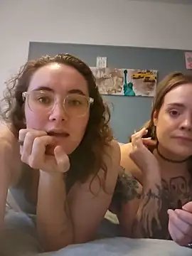 Snapshot of AndHerXO chatting on May 27, 3:31 pm AndHerXO online show from May 27, 3:31 pm