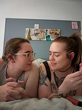 Snapshot of AndHerXO chatting on June 3, 2:33 pm AndHerXO online show from June 3, 2:33 pm