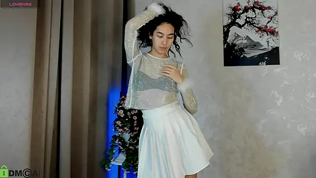 FlirtyAura online show from December 5, 3:48 am