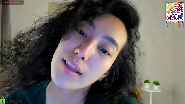 Snapshot of FlirtyAura chatting on April 27, 12:03 pm FlirtyAura online show from April 27, 12:03 pm